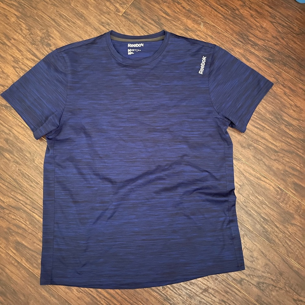 Mens size M Reebok shirt